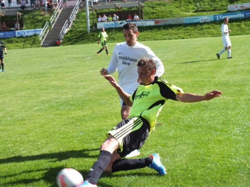 Spielstarker Gast entführt 3 Punkte