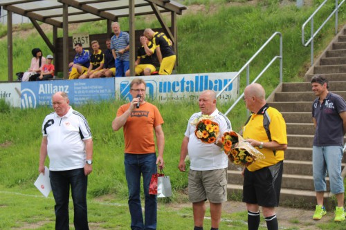 Ehrung für Verdienste mit der Ehrennadel des TFV.